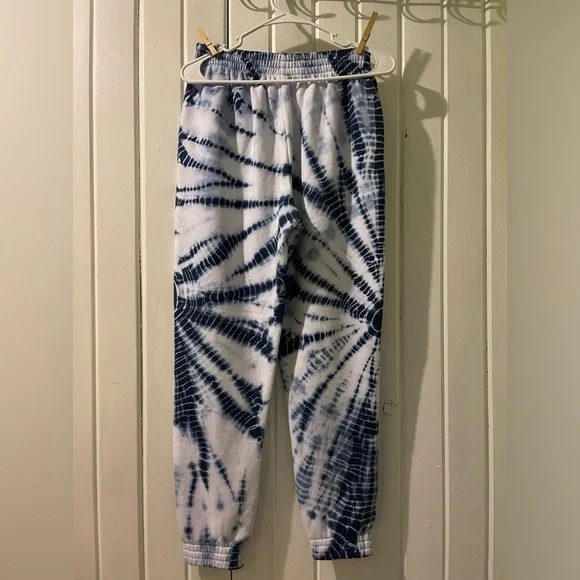 VS. PINK sweatshirt(size X-small) and sweatpants(size small) like new
